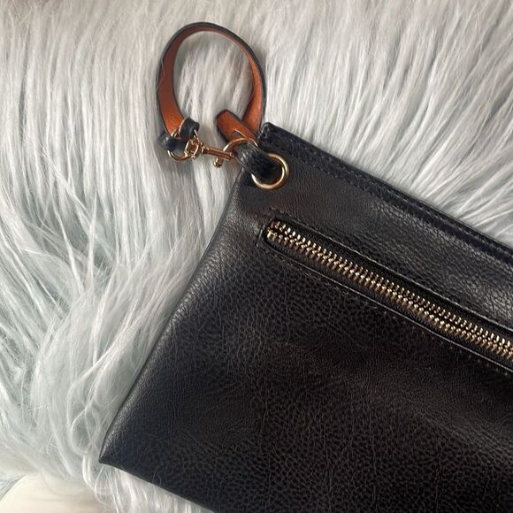 Beautiful leather like clutch - Picture 9 of 11